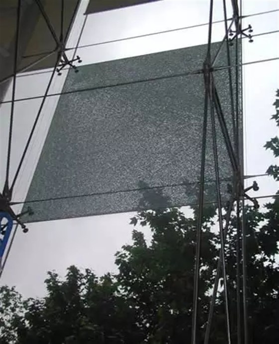 极悦自爆