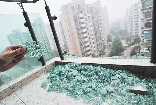极悦自爆