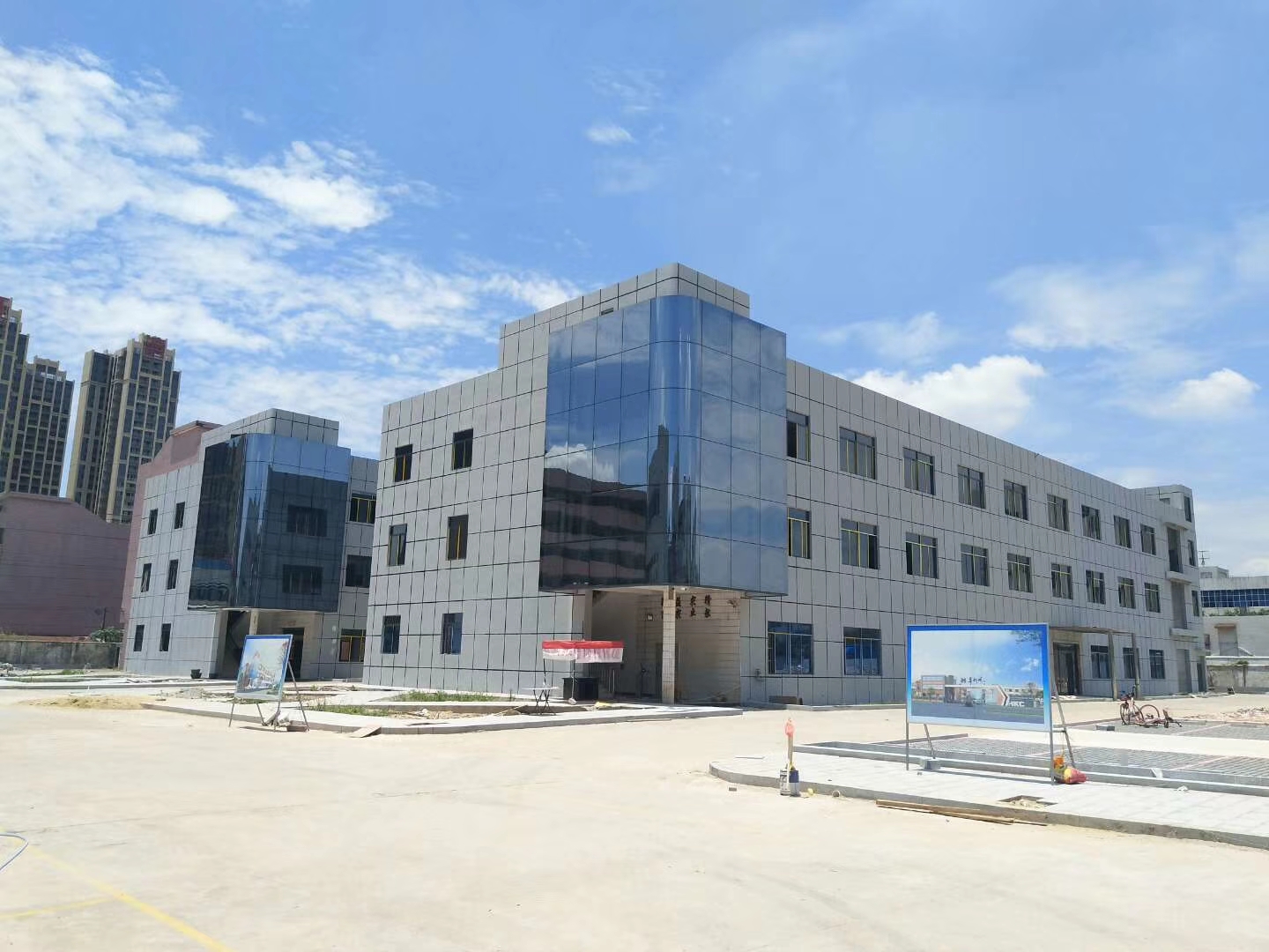 极悦改造旧楼施工中